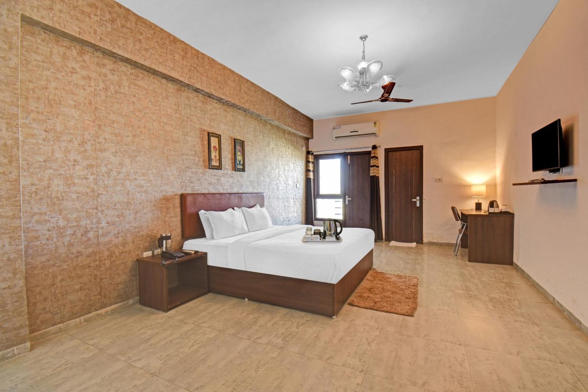 Townhouse Classio Suites Širdi Exteriér fotografie