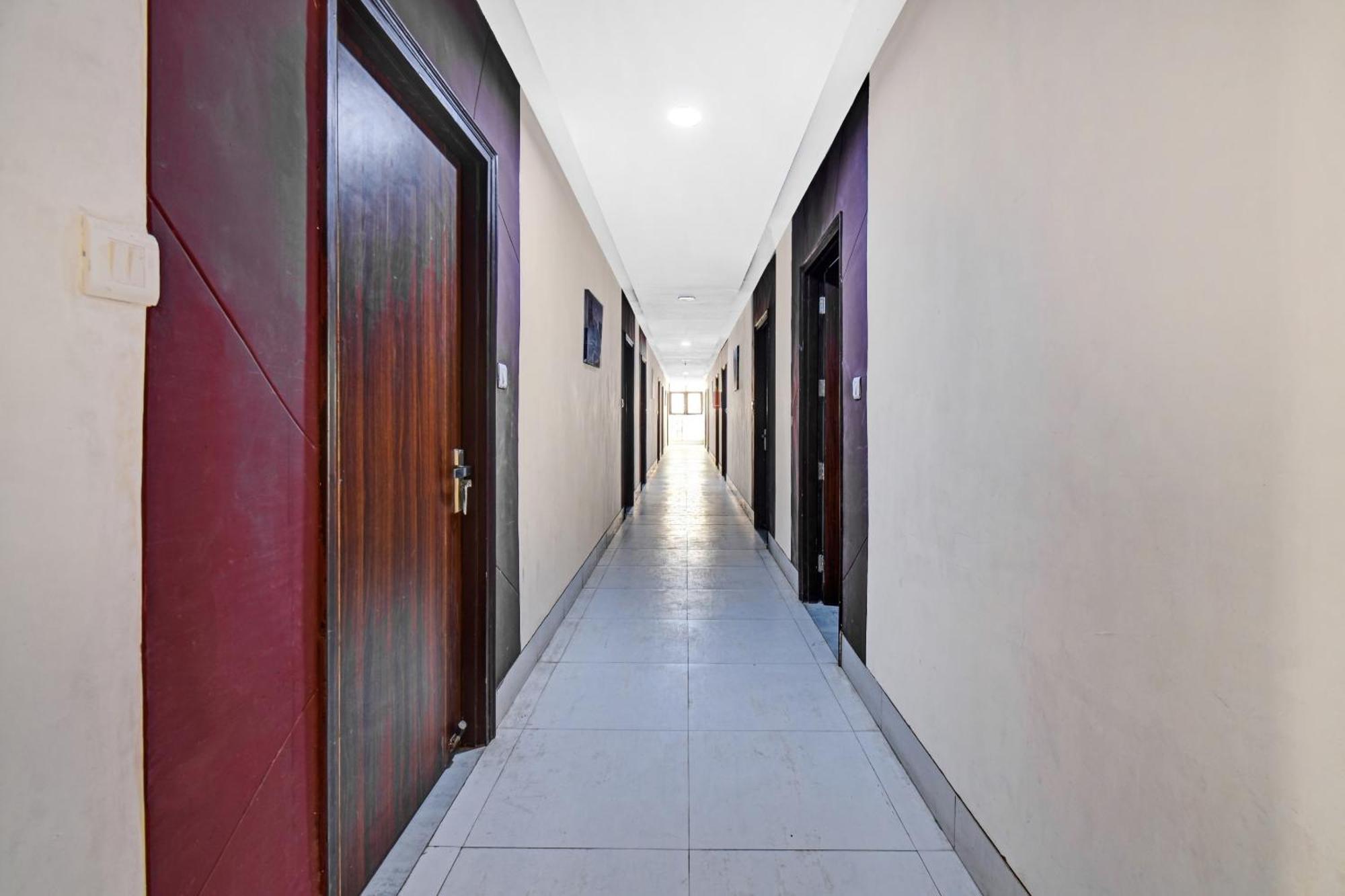 Townhouse Classio Suites Širdi Exteriér fotografie