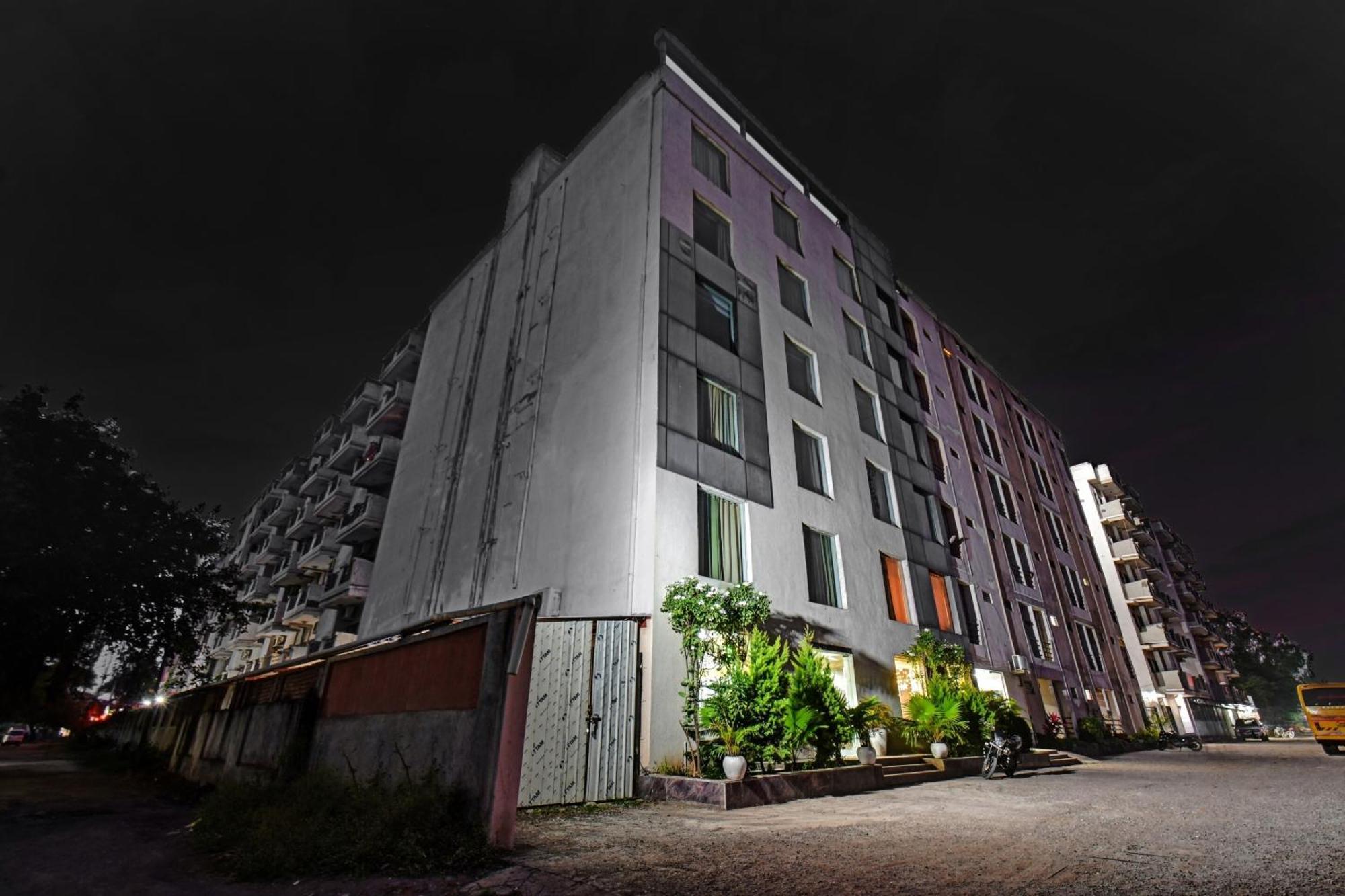 Townhouse Classio Suites Širdi Exteriér fotografie