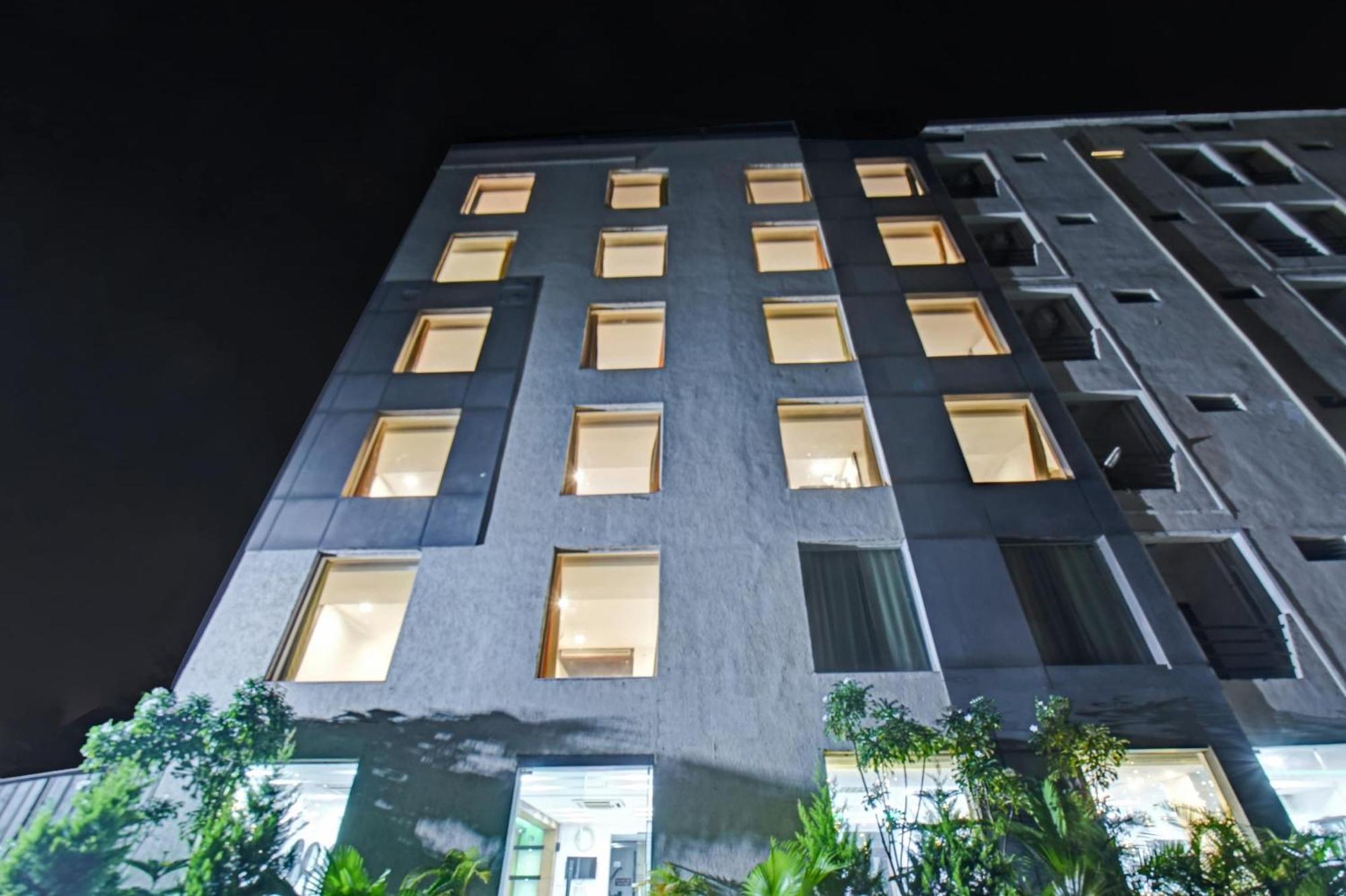 Townhouse Classio Suites Širdi Exteriér fotografie