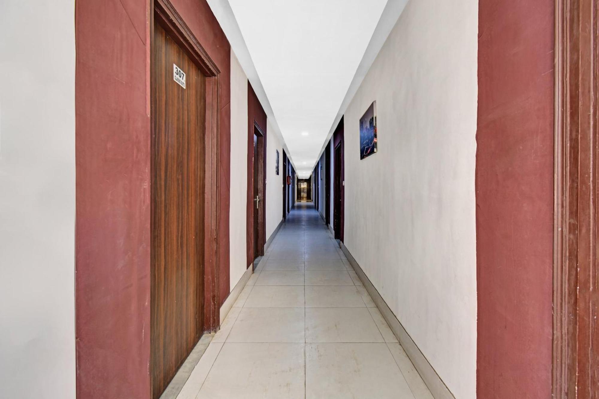 Townhouse Classio Suites Širdi Exteriér fotografie